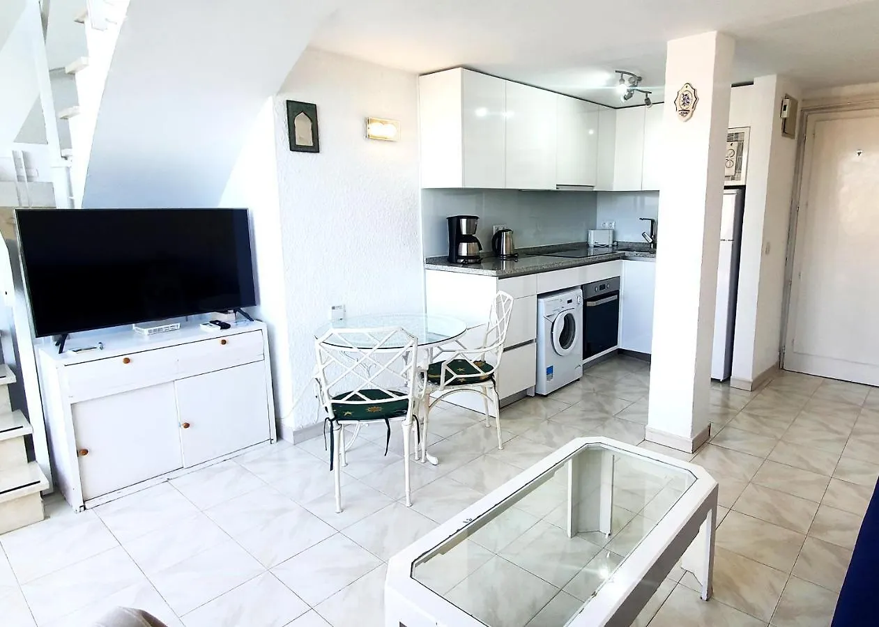 Skol 701. One Bedroom Duplex With Exceptional Sea Views. 마르베야 0*,